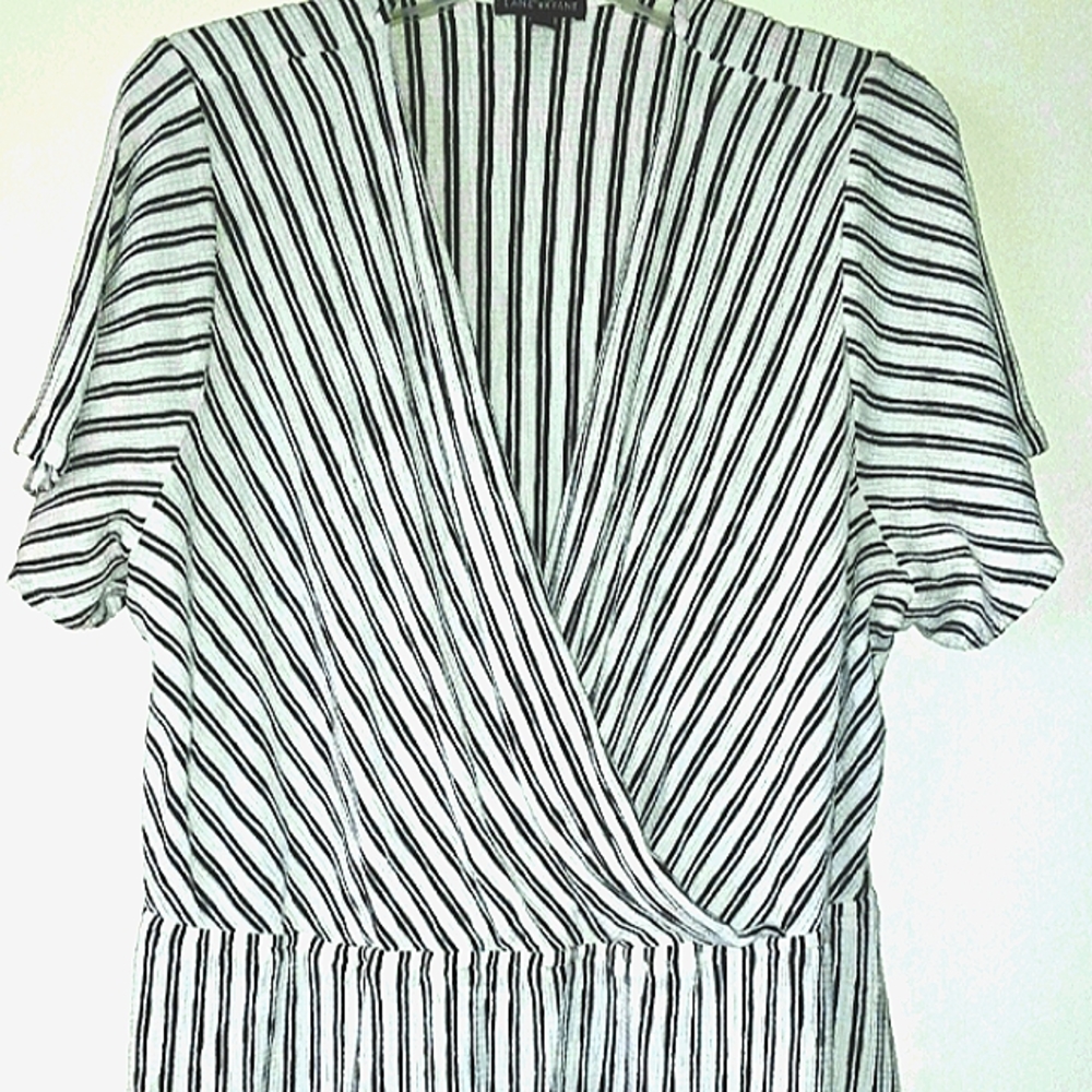 Lane Bryant 22-24 wrap v-neck short sleeve gathered waist striped top